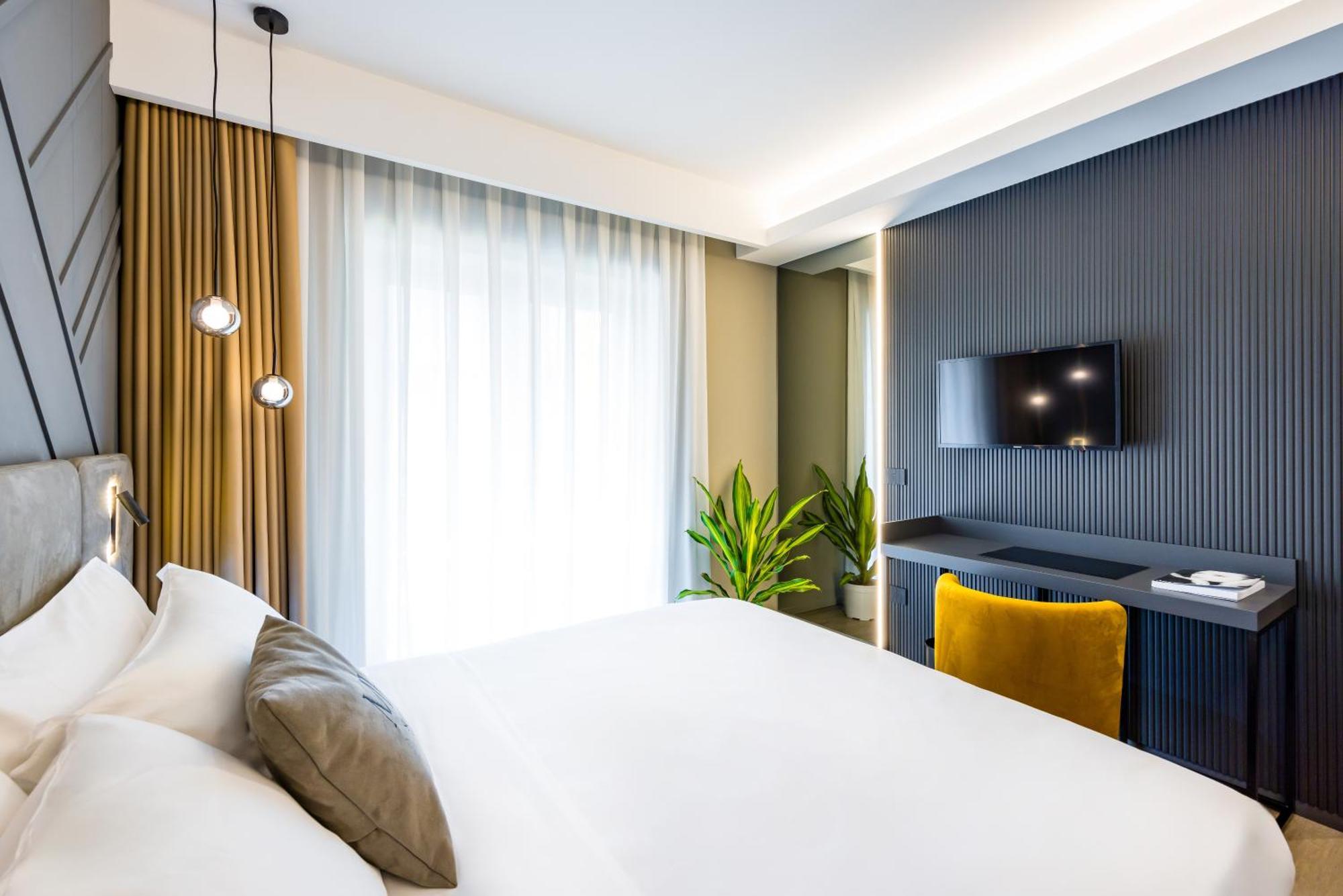 Mh Suites Plebiscito Неаполь Екстер'єр фото